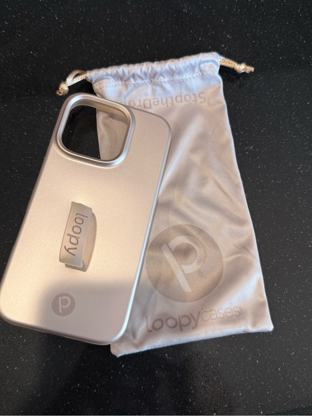 Loopy Case metallic gold iPhone 16 pro with loop